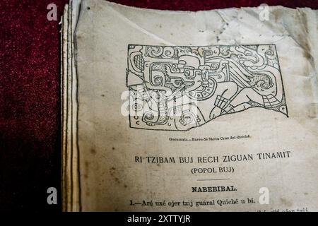 Heiliges Buch Popol Vuh, Museum des zentralen Platzes, Chichicastenango, Gemeinde des Departements El Quiché, Guatemala, Zentralamerika Stockfoto