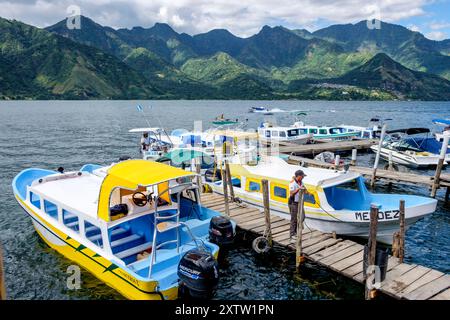 Hafen von San Pedro La Laguna, See von Atitlán, Departement Sololá, Republik Guatemala, Zentralamerika Stockfoto