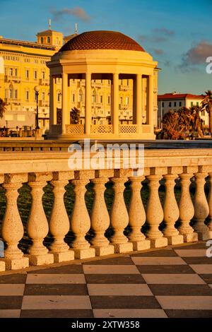 Sonnenuntergang auf der Terrazza Mascagni, Livorno, Italien Stockfoto