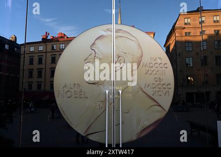 Stockholm, Schweden - 29. Juli 2024: Eintritt in das Nobelpreismuseum befindet sich in der Altstadt von Stockholm. Stockfoto