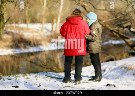 Das Laufen mit Senioren ist ein sehr wichtiger Teil, um sie in guter körperlicher Verfassung zu halten Stockfoto