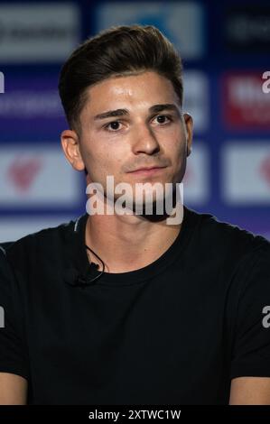 Madrid, Spanien. August 2024. Julian Alvarez während seiner offiziellen Präsentation als neuer Spieler von Atletico de Madrid im Stadion Civitas Metropolitano. Quelle: Marcos del Mazo/Alamy Live News Stockfoto