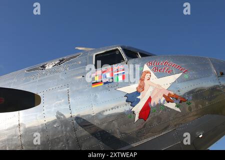 New Orleans, LA, USA, 27. Oktober 2017: Nahaufnahme des Rumpfes des Flugzeugs Bluebonnet Belle, C-47 Skytrain, Douglas. Nase Art. Amerikanischer Militärflugkraf Stockfoto