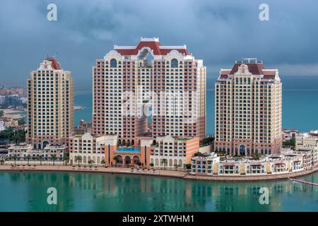 Viva Bahriya Wohngebäude in der Perle Qatar, einer künstlichen Insel in Doha Stockfoto