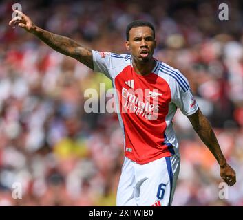 London, Großbritannien. August 2024 - Arsenal gegen Olympique Lyonnais - Emirates Cup - Emirates Stadium. Arsenals Gabriel in Aktion. Bildnachweis: Mark Pain / Alamy Live News Stockfoto