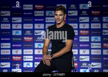 Madrid, Spanien. August 2024. Der argentinische Fußballspieler Julian Alvarez wurde heute Morgen im Metropolitan Stadion in Madrid als neuer Vertrag für den Fußballverein Atletico de Madrid vorgestellt. Quelle: D. Canales Carvajal/Alamy Live News - Bild Stockfoto