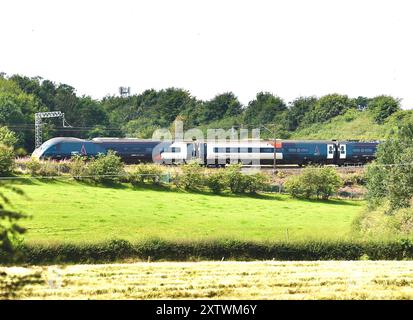 Ein Avanti West Coast Passagierzug überquert die Grenze zwischen Schottland und England bei Gretna Green Stockfoto