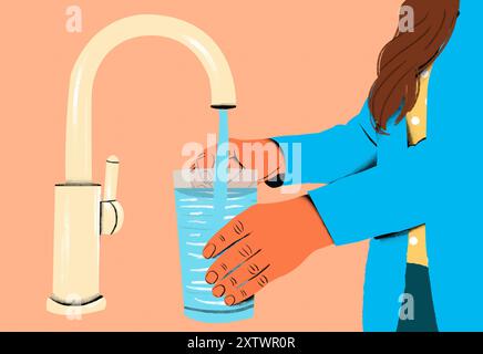Eine Person füllt ein Glas mit Wasser aus einem Küchenhahn mit der rechten Hand, vor einem pastellfarbenen pfirsichfarbenen Hintergrund. Stockfoto