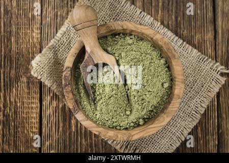 Stevia Pulver auf einem alten Holztisch (Nahaufnahme) Stockfoto