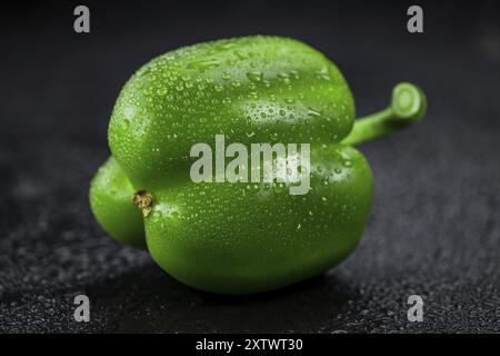 Paprika (grün) auf einem vintage Suche schiefer Tafel (selektive Fokus) Stockfoto