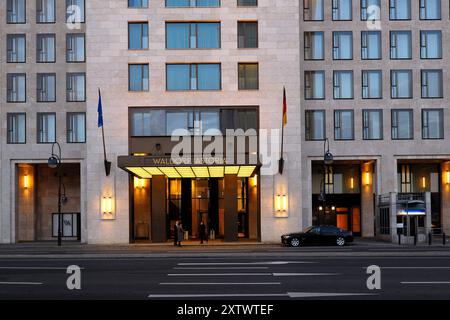 Berlin, Stadt berlin, Nachtleben Berlin, Foto Kazimierz Jurewicz, Architektur, Lifestyle, Luxus, Zoofenster Wolkenkratzer, Waldorf-Astoria Hotel, City Stockfoto