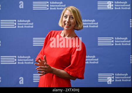 Edinburgh, Schottland, Großbritannien. August 2024. Edinburgh International Book Festival: Die schottische Autorin Jenny Colgan beim offiziellen Fotobesuch. Quelle: Craig Brown/Alamy Live News Stockfoto