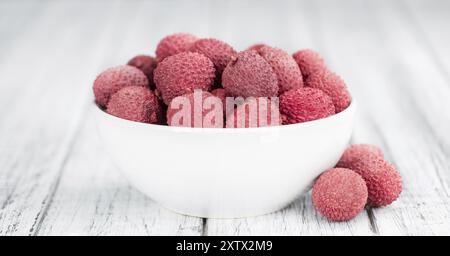 Portion frischer Litschi (Nahaufnahme, selektiver Fokus) Stockfoto