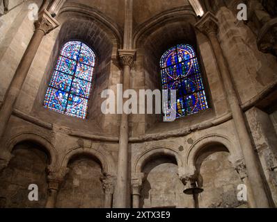 St. Genevieve Kapelle (Original Buntgläser aus dem 12. Jahrhundert). Benediktinerabtei Saint-Germain-des-Pres (Begräbnisstätte der merowingischen Könige von Stockfoto