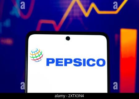 Paraguay. August 2024. In dieser Abbildung wird das Logo von PepsiCo, Inc. Auf einem Smartphone-Bildschirm angezeigt. (Foto von Jaque Silva/SOPA Images/SIPA USA) *** ausschließlich für redaktionelle Nachrichten *** Credit: SIPA USA/Alamy Live News Stockfoto
