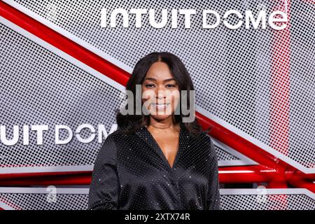 Inglewood, Usa. August 2024. INGLEWOOD, LOS ANGELES, KALIFORNIEN, USA - 15. AUGUST: Angela Bassett kommt bei der Eröffnung des Intuit Dome Grand Opening – Ribbon Cutting Ceremony and Red Carpet am 15. August 2024 im Intuit Dome in Inglewood, Los Angeles, Kalifornien, USA. (Foto: Xavier Collin/Image Press Agency) Credit: Image Press Agency/Alamy Live News Stockfoto