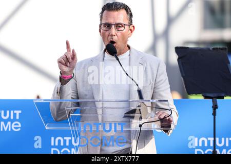 INGLEWOOD, LOS ANGELES, KALIFORNIEN, USA - 15. AUGUST: CEO von Intuit Sasan K. Goodarzi spricht auf der Bühne der Intuit Dome Grand Opening - Ribbon Cutting Ceremony and Red Carpet, die am 15. August 2024 im Intuit Dome in Inglewood, Los Angeles, Kalifornien, USA stattfand. (Foto: Xavier Collin/Image Press Agency) Stockfoto