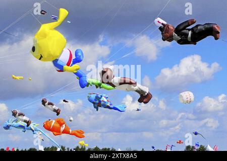 Buntes Drachenfest in Schillig, Wangerland, Schillig, Fliegen Drachen, Niedersachsen, Bundesrepublik Deutschland Stockfoto