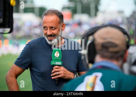 15. August 2024, Bayern, Würzburg: Fußball: DFB-Cup, Würzburger Kickers - TSG 1899 Hoffenheim, 1. Runde: Interview mit Hoffenheimer Trainer Pellegrino Matarazzo. Foto: Daniel Vogl/dpa - WICHTIGER HINWEIS: Gemäß den Vorschriften der DFL Deutschen Fußball-Liga und des DFB Deutschen Fußball-Bundes ist es verboten, im Stadion und/oder im Spiel aufgenommene Fotografien in Form von sequenziellen Bildern und/oder videoähnlichen Fotoserien zu verwenden oder zu nutzen. Stockfoto