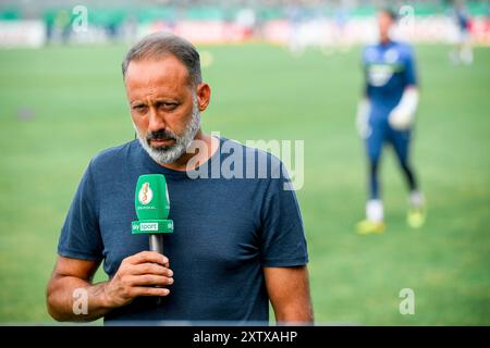 15. August 2024, Bayern, Würzburg: Fußball: DFB-Cup, Würzburger Kickers - TSG 1899 Hoffenheim, 1. Runde: Interview mit Hoffenheimer Trainer Pellegrino Matarazzo. Foto: Daniel Vogl/dpa - WICHTIGER HINWEIS: Gemäß den Vorschriften der DFL Deutschen Fußball-Liga und des DFB Deutschen Fußball-Bundes ist es verboten, im Stadion und/oder im Spiel aufgenommene Fotografien in Form von sequenziellen Bildern und/oder videoähnlichen Fotoserien zu verwenden oder zu nutzen. Stockfoto