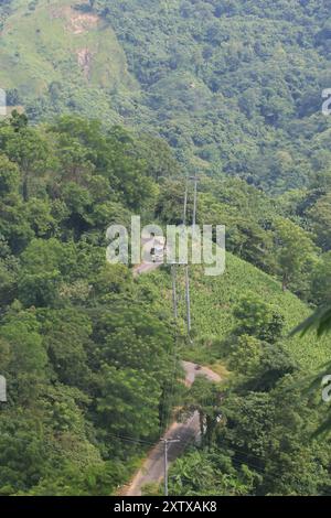 Straße in den chittagong Hill Tracts. Dieses Foto wurde aus Bandarban, Bangladesch, aufgenommen. Stockfoto