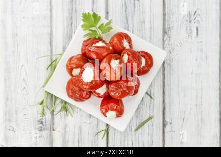 Einige hausgemachte rote Paprikaschote (mit Käse gefüllt) (selektive Fokus) als detaillierte Nahaufnahme Stockfoto