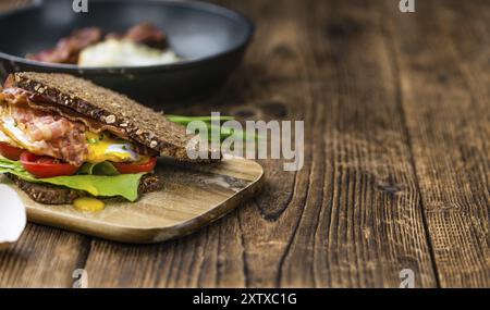 Portion Speck und Eier (selektiver Fokus, Nahaufnahme) Stockfoto