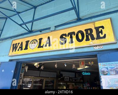 USA. Juli 2024. Fassade des Waiola Store, mit lebendigen Schildern und Ladenfront sichtbar, Honolulu, Hawaii, 23. Juli 2024. (Foto: Smith Collection/Gado/SIPA USA) Credit: SIPA USA/Alamy Live News Stockfoto