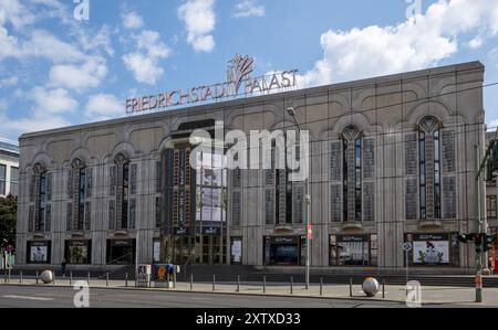 Berlin, Deutschland. August 2024. Außenansicht des Friedrichstädter Palastes. Quelle: Monika Skolimowska/dpa/Alamy Live News Stockfoto