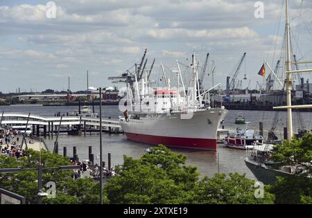 Europa, Deutschland, Hansestadt Hamburg, Hafen, Elbe, Museumsschiff Cap San Diego an der Ueberssebrücke, segelbereit, Start 15.12. 1961, Messung Stockfoto