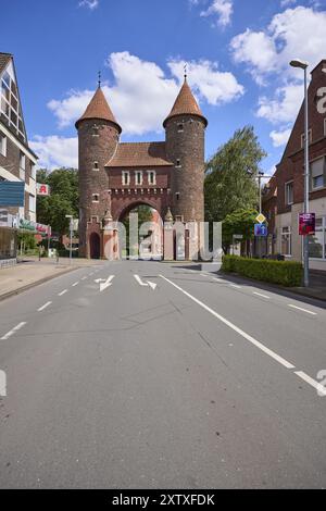 Luedinghauser Tor mit Luedinghauser Straße in Duelmen, Münsterland, Landkreis Coesfeld, Nordrhein-Westfalen, Deutschland, Europa Stockfoto