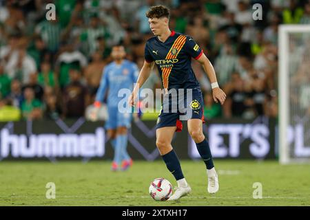 Sevilla, Spanien. August 2024. Ladislav Krejci vom Girona FC spielte am 15. August 2024 im Benito Villamarin Stadion in Sevilla, Spanien, während des La Liga EA Sports Spiels zwischen Real Betis und Girona FC. (Foto: Antonio Pozo/PRESSINPHOTO) Credit: PRESSINPHOTO SPORTS AGENCY/Alamy Live News Stockfoto