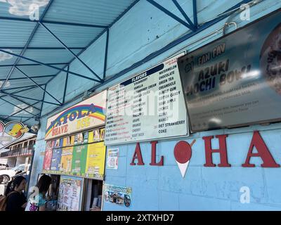 USA. Juli 2024. Außenansicht des Waiola Shave Ice Stand mit Menü und Beschilderung, Honolulu, Hawaii, 23. Juli 2024. (Foto: Smith Collection/Gado/SIPA USA) Credit: SIPA USA/Alamy Live News Stockfoto