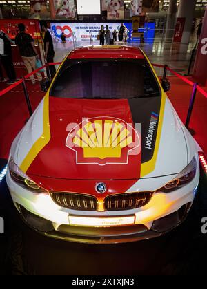 Eine Ausstellung von echten Autos ist in der Roadshow der Shell Motorsport Remote Car Collection enthalten. Stockfoto