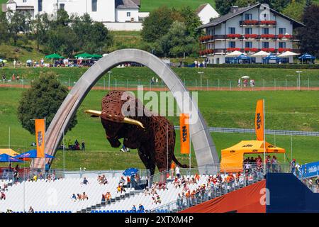 Red Bull Ring, Spielberg, Österreich. August 2024. 2024 MotoGP of Austria, Free Practice Day; Bucking Bulle Statue bei der österreichischen MotoGP Credit: Action Plus Sports/Alamy Live News Stockfoto