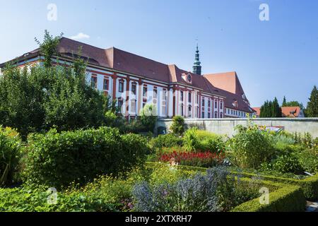 Das Zisterzienserkloster St. Marienstern (sorb. Marijina HwGzda) befindet sich am Klosterwasser in Panschwitz-Kuckau in der Oberlausitz in Sachsen. S Stockfoto