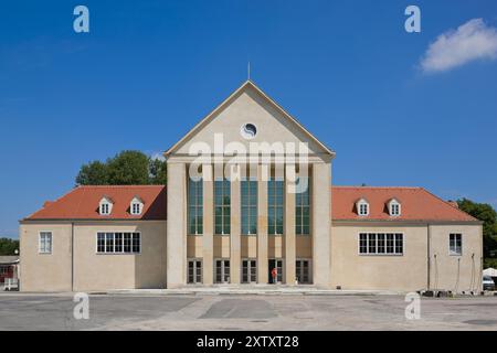 Das Festspieltheater Hellerau wurde 1911 im Stil der Reformarchitektur in der Gartenstadt Hellerau erbaut, die heute zu Dresden gehört. Die Stockfoto