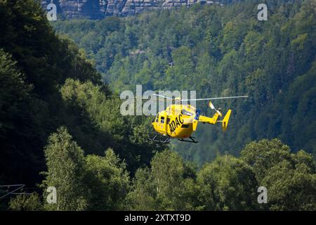ADAC Rettungshubschrauber in Aktion Stockfoto