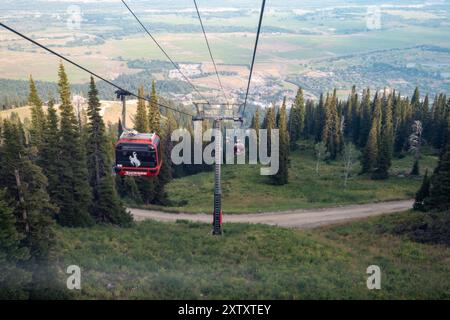 In Jackson Hole einen Skilift hochfahren Stockfoto