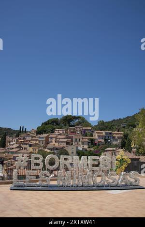 Blick auf das malerische Dorf Bormes-Les-Mimosas, Provence-Alpes-Cote d'Azur, Frankreich, Europa Stockfoto