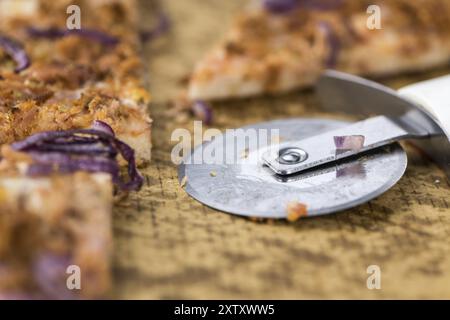 Frisch geschnitten Pizza als detaillierte Nahaufnahme (selektive Fokus) Stockfoto