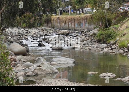 RIO TOMEBAMBA RIVER BECKEN LOW FLOW STAGE EP überwacht kontinuierlich die Entwicklung der Flüsse in der Stadt der Tomebamba River Flow liegt unter dem Niedrigwasser, was 35 Tage hydrologische Dürre verursacht SOI RIOTOMEBAMBACAUDALBAJO BECKEN 236e78cbeb17c7f87c27c2a4e7ed4d70 Copyright: XBORISxROMOLEROUXx Stockfoto