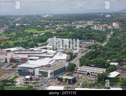 Managua, Nicaragua - 16. August 2024: Santo domingo District in Managua Luftdrohnenansicht Stockfoto