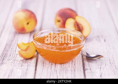 Pfirsich Marmelade auf einem vintage Hintergrund als detaillierte Nahaufnahme, selektiver Fokus Stockfoto