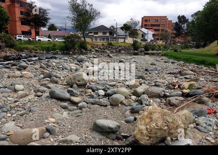 RIO TOMEBAMBA-BECKEN, NIEDRIGFLUSS Cuenca, Ecuador 16. August, 2024 der Tomebamba River fließt mit 0,93 m3 Niedrigwasserstand der niedrigste Yanuncay und Tarqui und Machangara in einem Niedrigstaat ETAPA EP überwacht kontinuierlich die Entwicklung der Flüsse der Stadt der Tomebamba River liegt unterhalb des Niedrigwasserspiegels Stand, gezählt 35 Tage hydrologischer Dürre Foto Boris Romoleroux API SOI CUENCA RIOTOMEBAMBACAUDALBAJO 7f7f05730c9478a094c687968df662b Copyright: xBORISxROMOLEROUXx Stockfoto