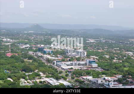 Managua, Nicaragua - 16. August 2024: Nicaragua Hauptstadt Managua Stadt aus der Luft mit Drohnen Stockfoto
