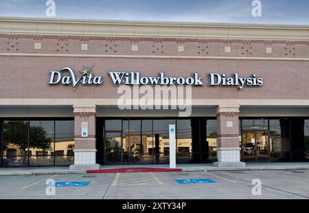 Houston, Texas USA 08-11-2024: DaVita Willowbrook Dialysezentrum. Stockfoto