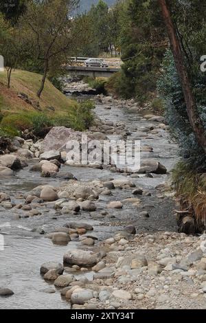 TOMEBAMBA RIVER BASIN LOW FLOW Cuenca, Ecuador 16. August, 2024 die Flüsse des Tomebamba-Flusses sind mit 0,93 m3 Niedrigwasserstand die niedrigsten Wasserstände des Yanuncay, Tarqui und Machangara ETAPA EP überwacht kontinuierlich die Entwicklung der Flüsse der Stadt der Fluss Tomebamba liegt unterhalb des Niedrigwasserspiegels. 35 Tage hydrologischer Dürre zählen Foto Boris Romoleroux API SOI CUENCA RIOTOMEBAMBACAUDALBAJO f0383bc1903ce8bc244594863605440a Copyright: xBORISxROMOLEROUXx Stockfoto