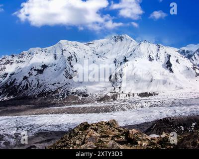 Wunderschöner Blick auf den Nanga Parbat vom Basislager aus. Er ist auch als Killerberg auf der Erde bekannt und liegt im Himalaya-Gebirge in Pakistan Stockfoto