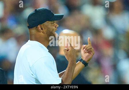 Ulm, Deutschland. August 2024. Trainer Vincent Kompany (FCB), Teammanager, Headcoach, Trainer, im Spiel SSV ULM - FC BAYERN MÜNCHEN DFB-Pokal, deutscher Fußball-Cup, 1.Runde am 16. August 2024 in Ulm. Saison 2024/2025 Fotograf: ddp-Bilder/STAR-Bilder - DFB-VORSCHRIFTEN VERBIETEN JEDE VERWENDUNG VON FOTOGRAFIEN als BILDSEQUENZEN und/oder QUASI-VIDEO - Credit: ddp Media GmbH/Alamy Live News Stockfoto